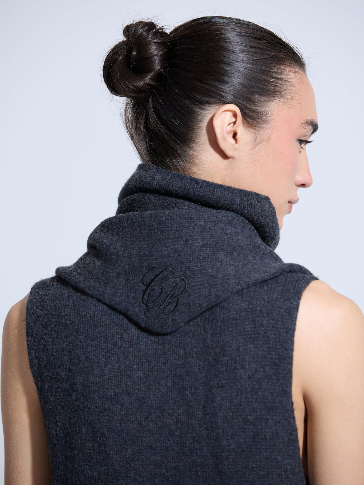 REN 03 - Chaleco de Cashmere con Bufanda